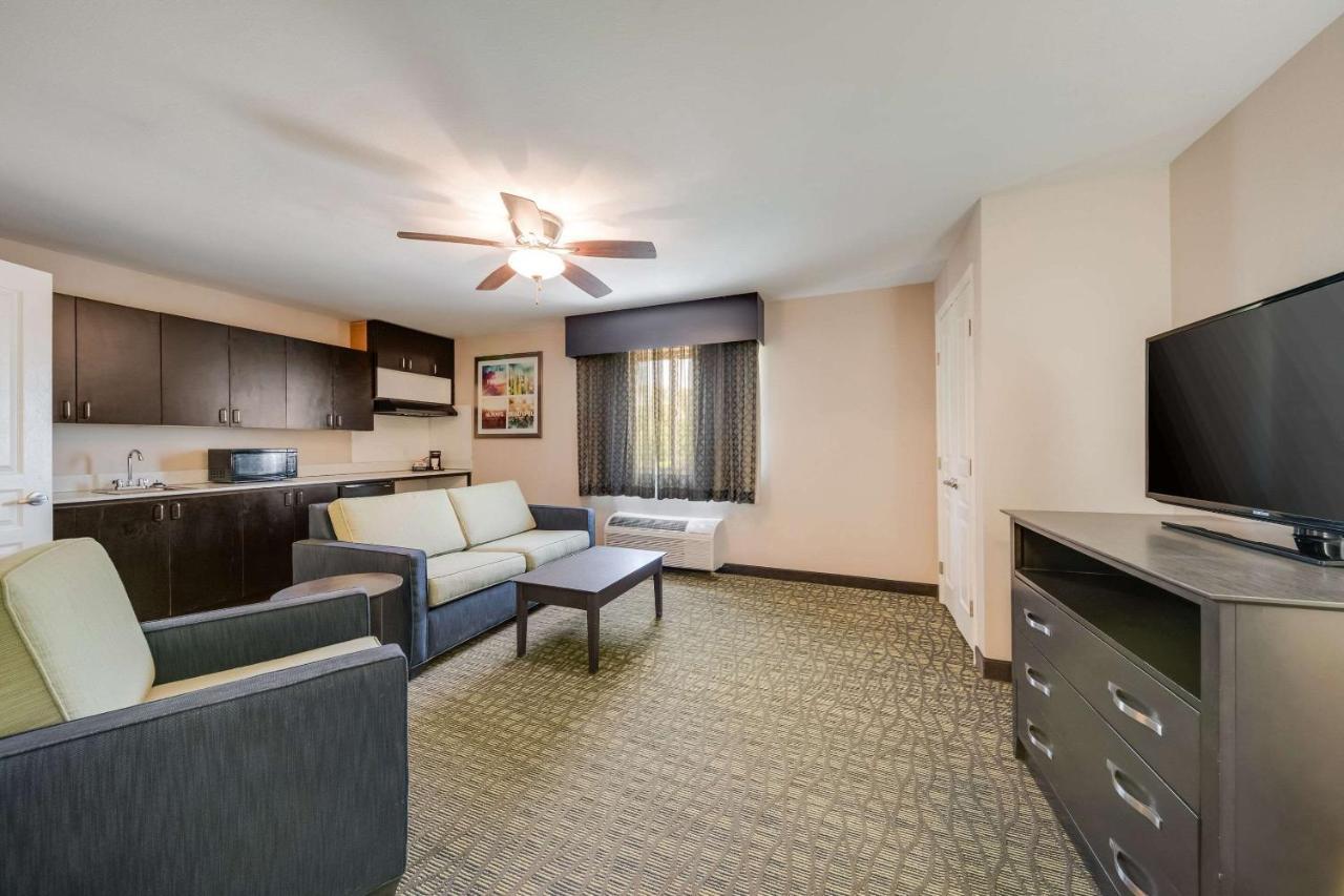 Quality Inn & Suites Ardmore Exterior photo