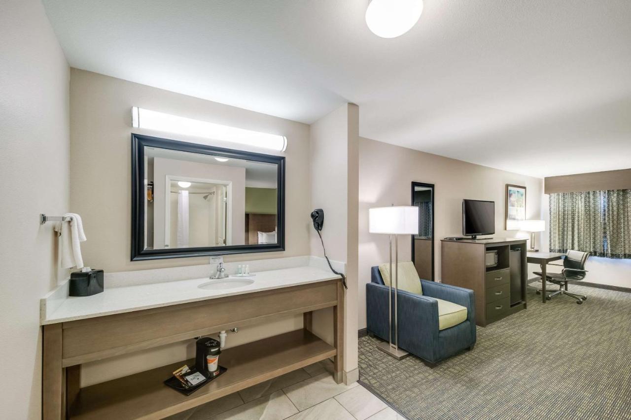 Quality Inn & Suites Ardmore Exterior photo